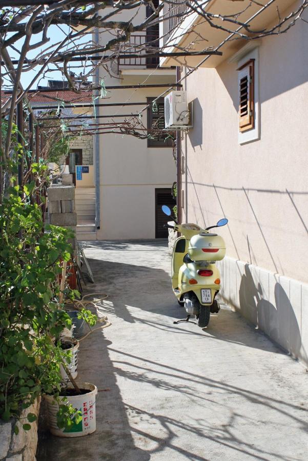 Apartments With A Parking Space Supetar, Brac - 6037 Eksteriør billede